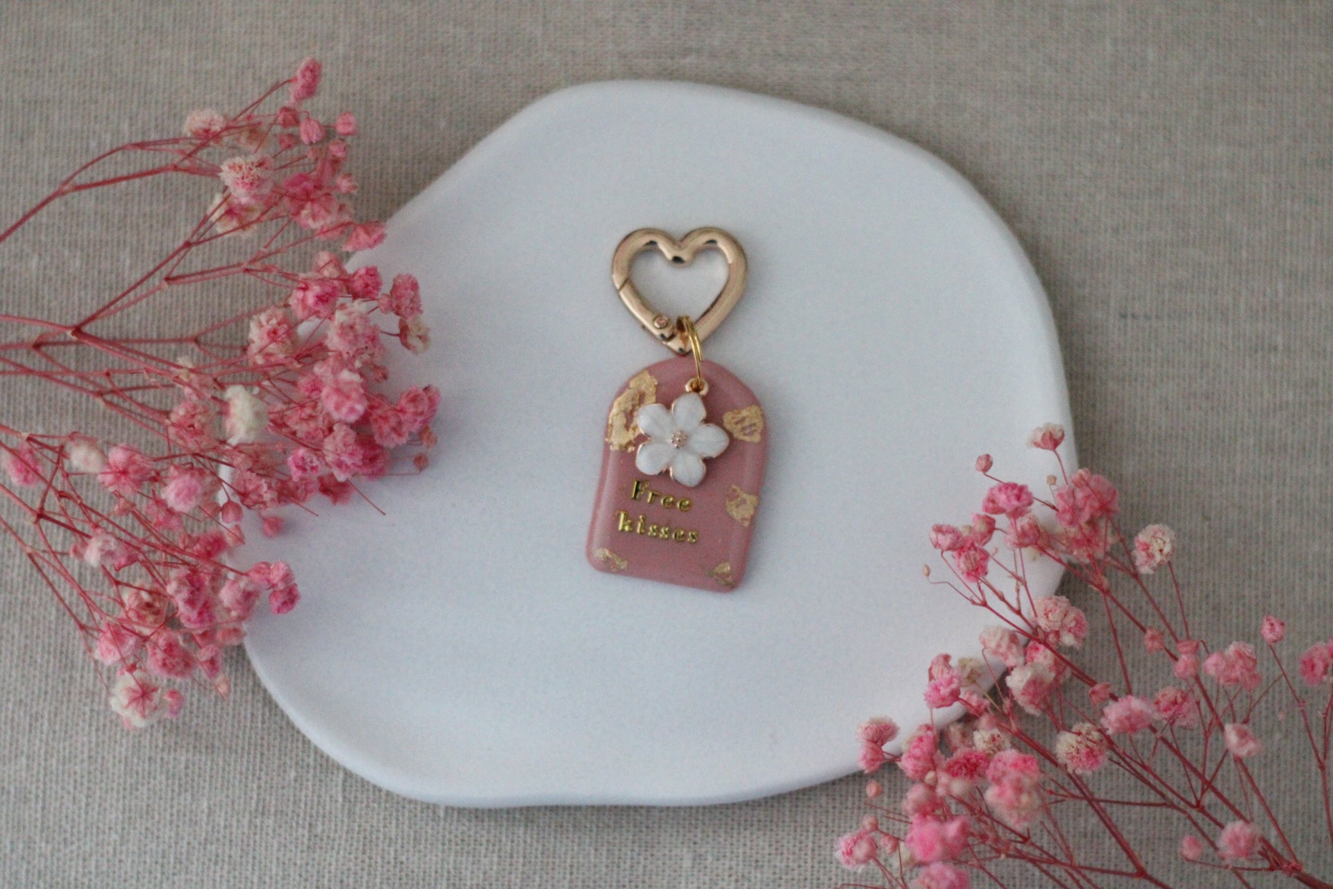 Free kisses tag + charm